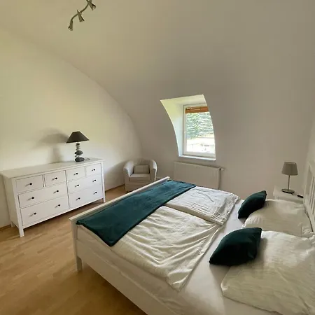 Slunecni Apartman * 图尔诺夫